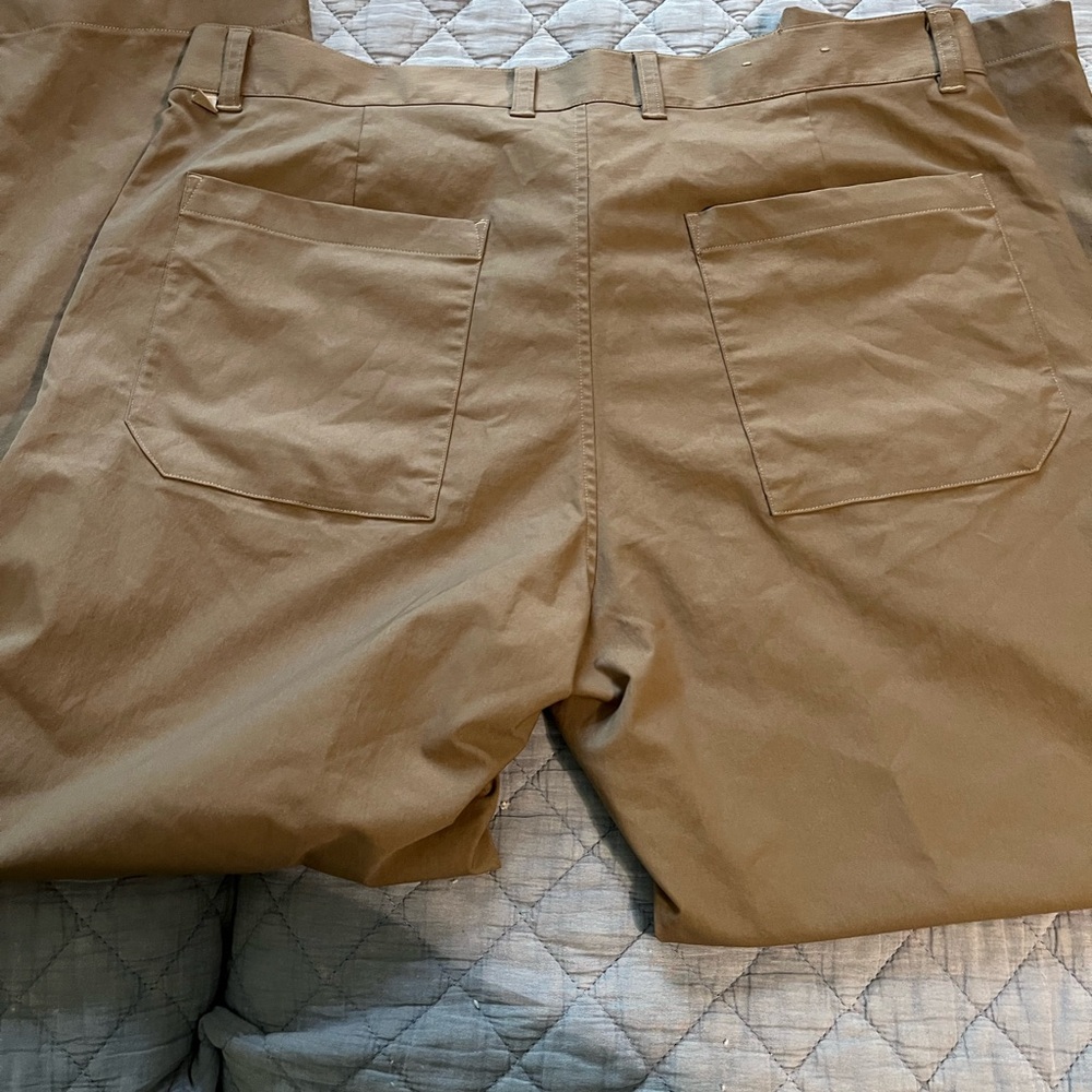 lululemon athletica Men's Khaki Chinos - Picture 11 of 11
